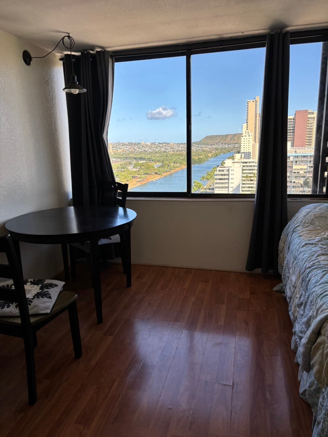 Condo in Honolulu · ★4.44 · Studio · 1 bed · 1 private bath - Photo 2