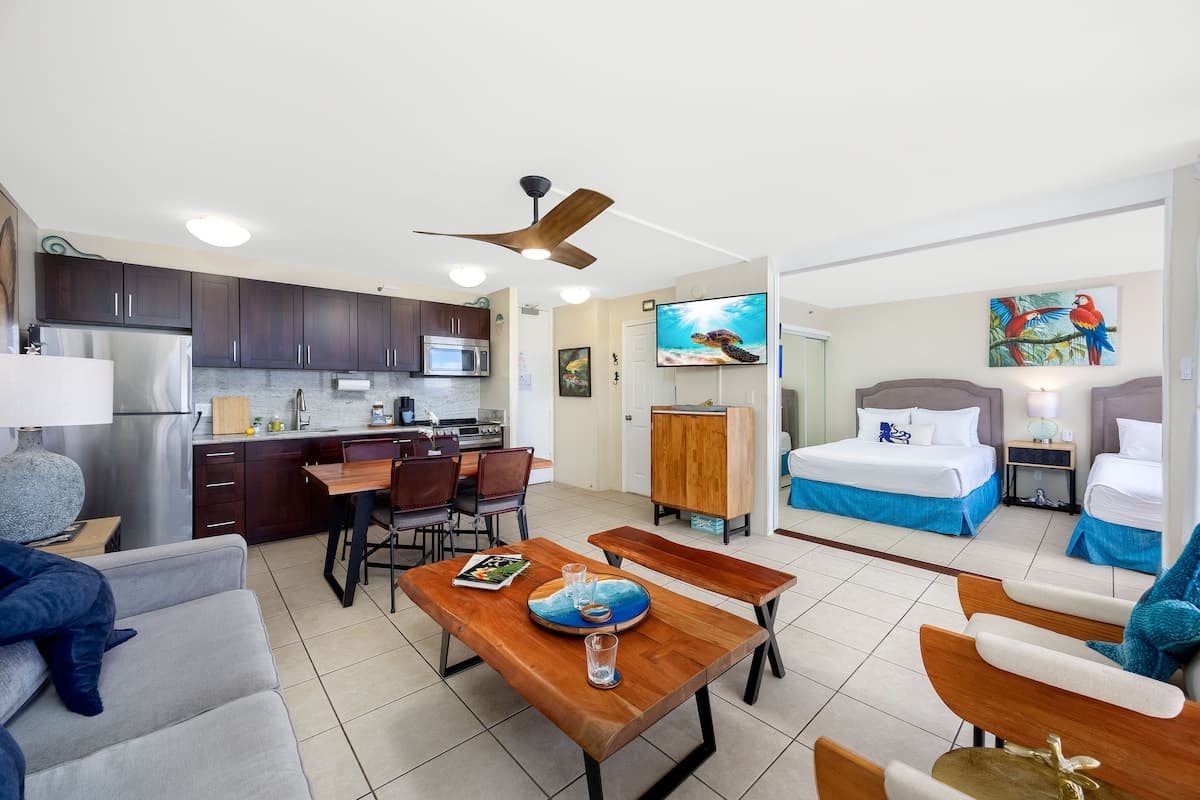 Condo in Honolulu · ★4.9 · 1 bedroom · 3 beds · 1 private bath - Photo 3