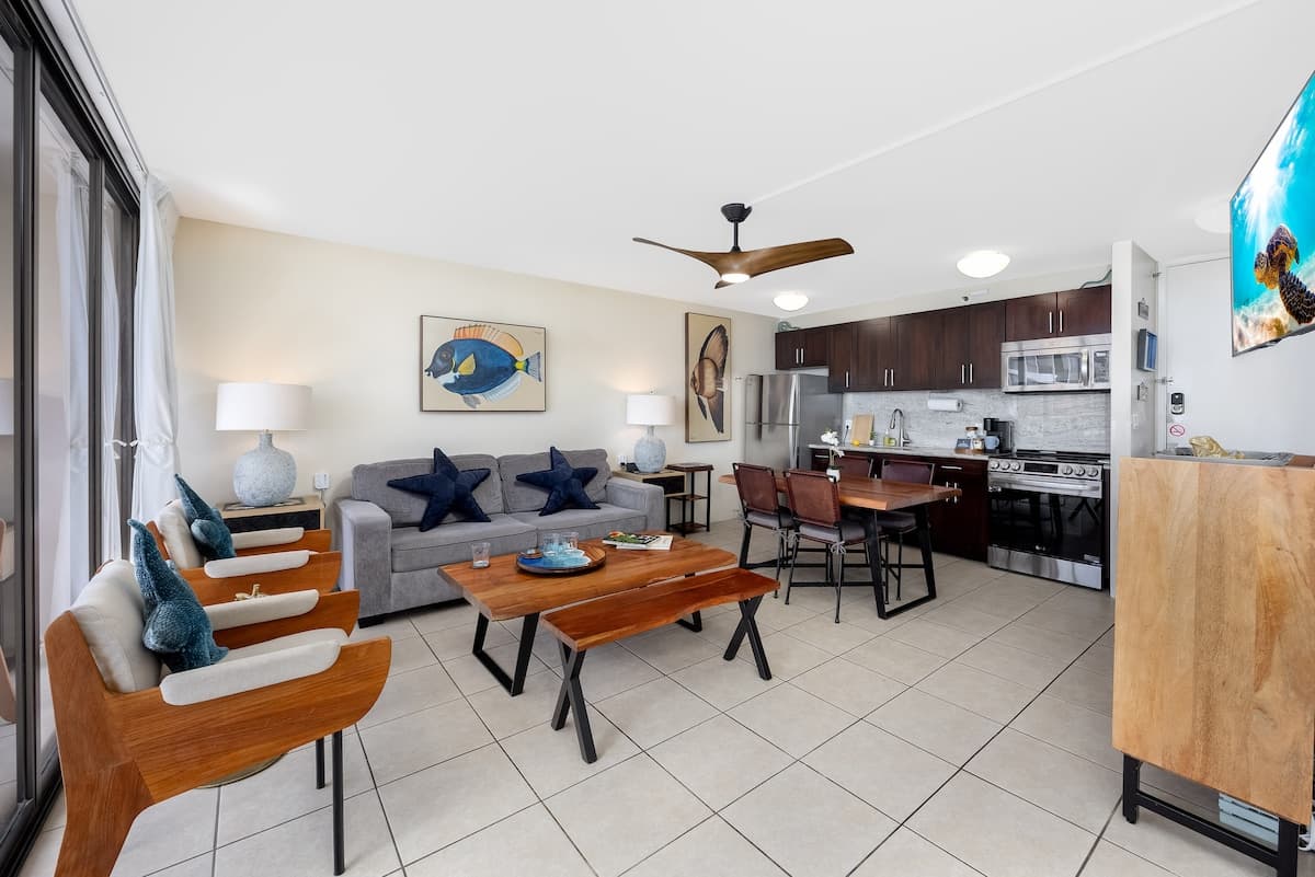 Condo in Honolulu · ★4.9 · 1 bedroom · 3 beds · 1 private bath - Photo 4