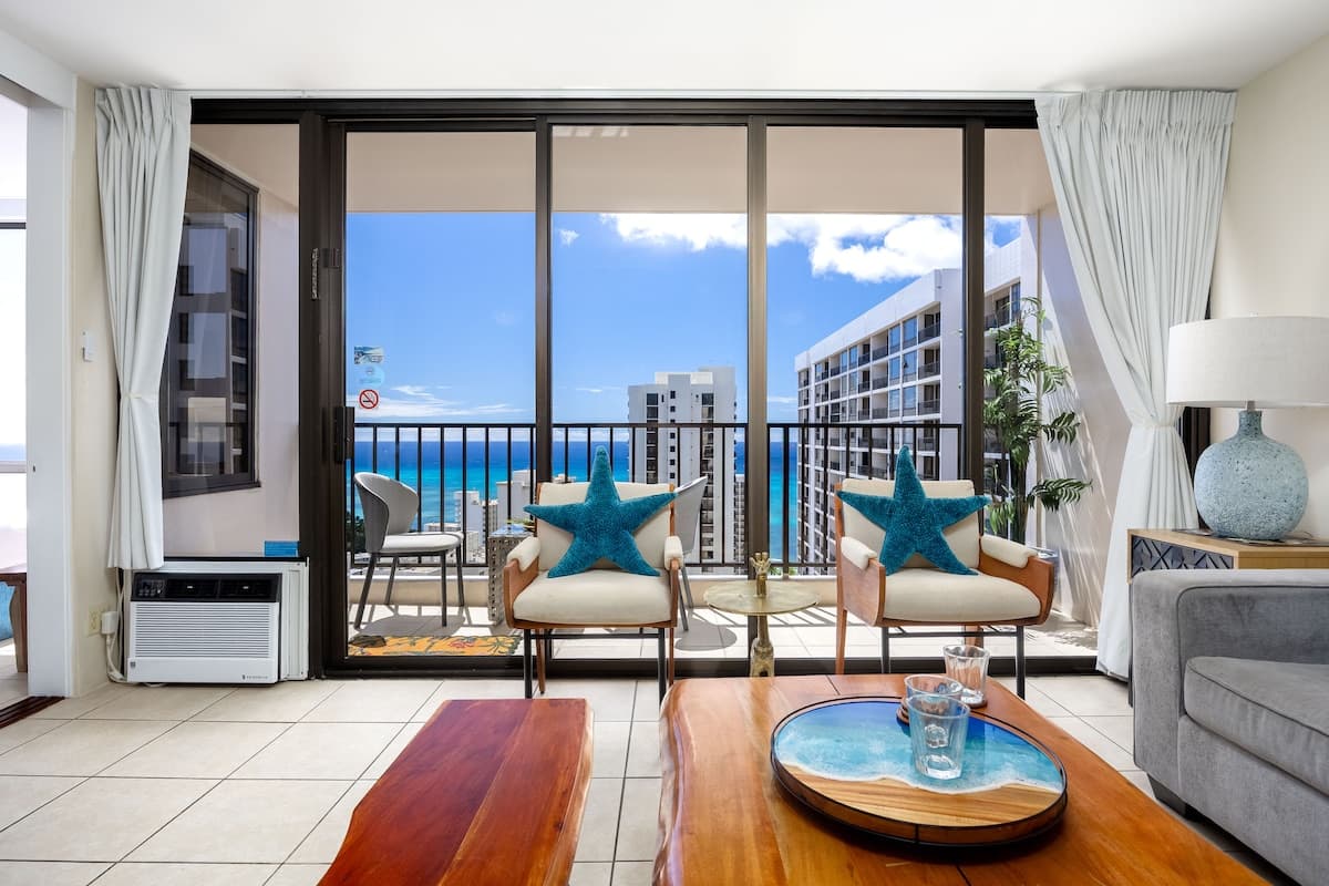 Condo in Honolulu · ★4.9 · 1 bedroom · 3 beds · 1 private bath - Photo 5