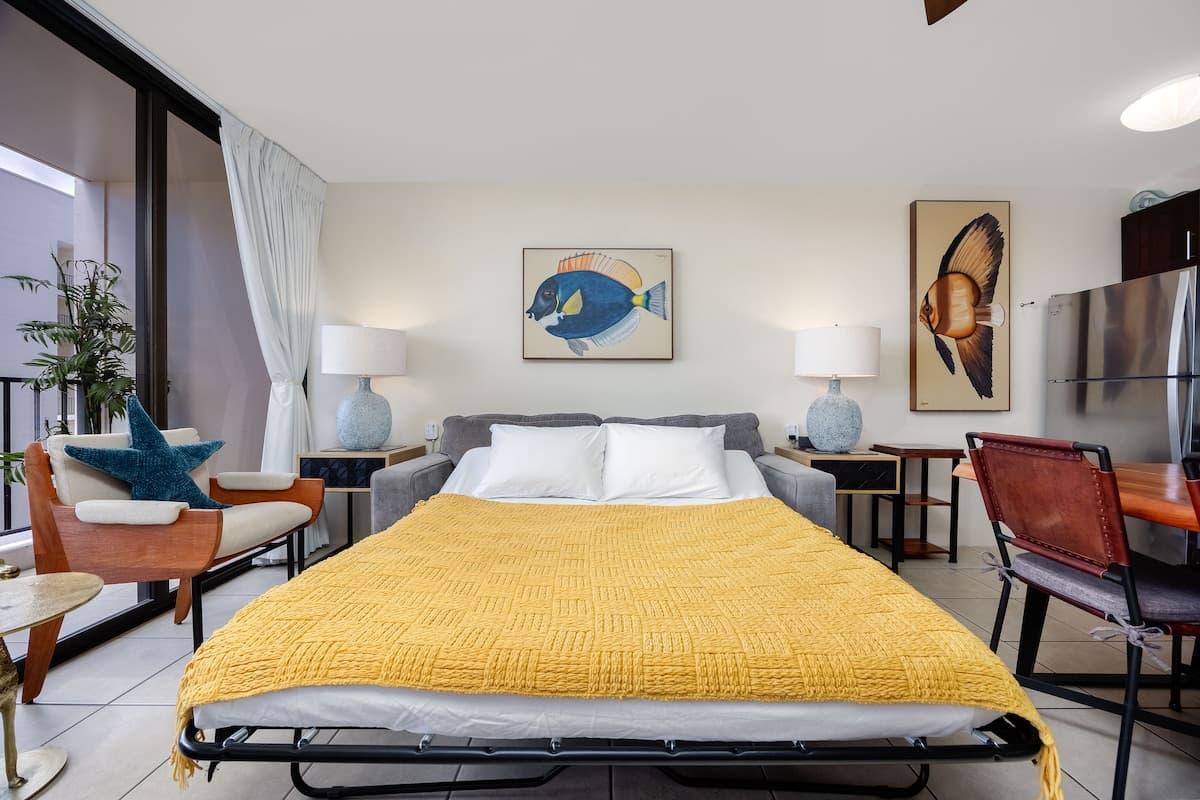 Condo in Honolulu · ★4.9 · 1 bedroom · 3 beds · 1 private bath - Photo 2