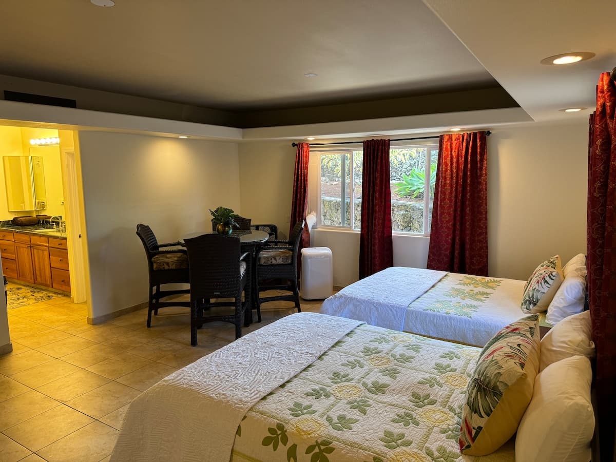 Guesthouse in Kailua-Kona · ★4.86 · 2 bedrooms · 4 beds · 2 private baths - Photo 5