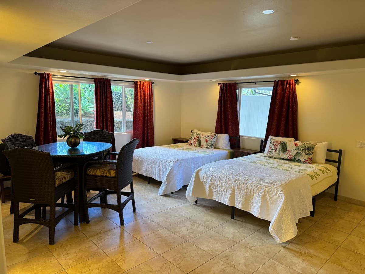Guesthouse in Kailua-Kona · ★4.86 · 2 bedrooms · 4 beds · 2 private baths - Photo 1