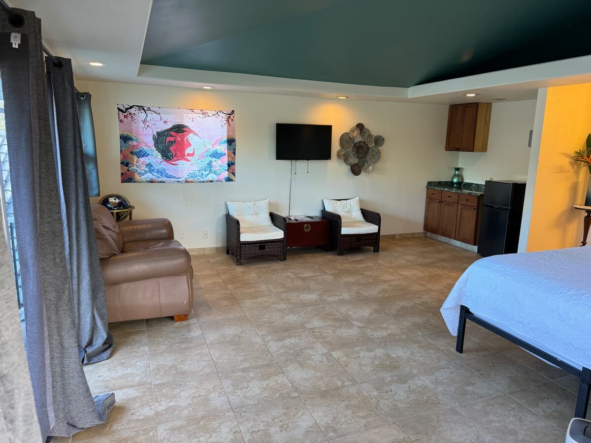 Guesthouse in Kailua-Kona · ★4.86 · 2 bedrooms · 4 beds · 2 private baths - Photo 2