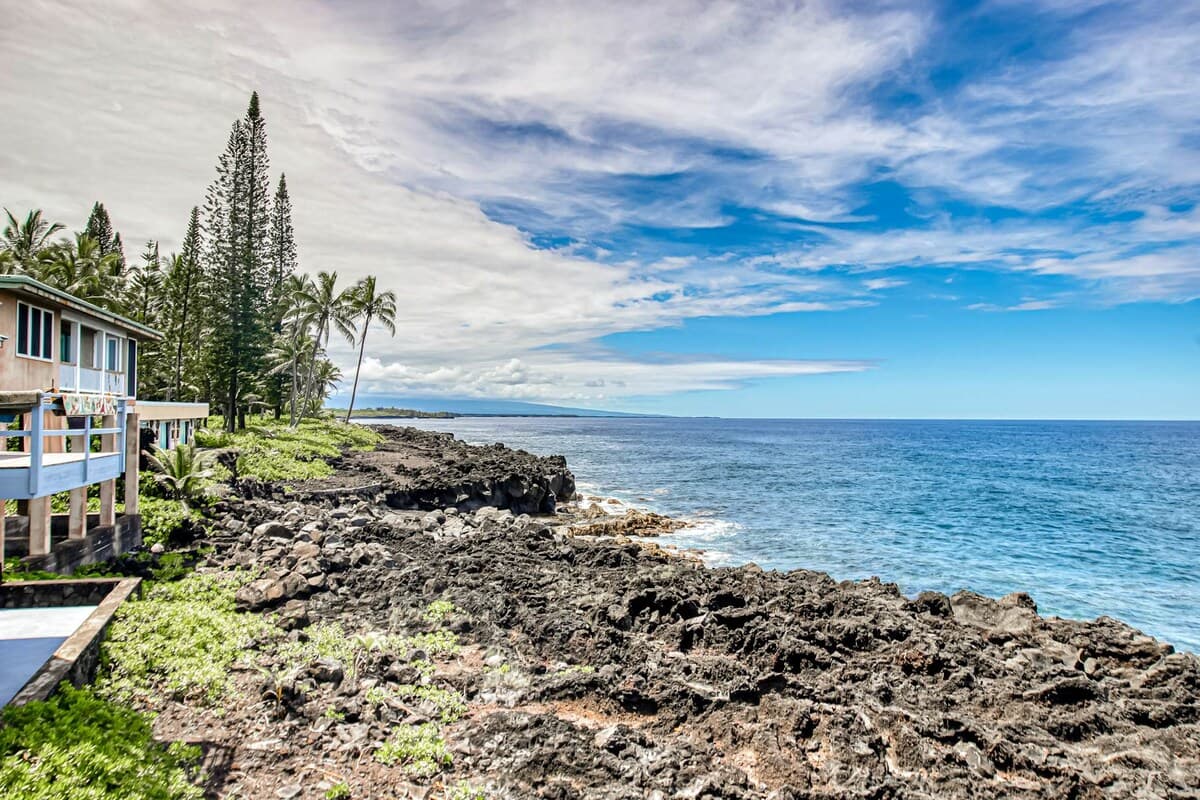 Home in Pahoa · ★4.85 · 3 bedrooms · 4 beds · 2.5 shared baths - Photo 3