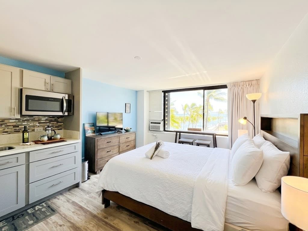 Condo in Honolulu · ★4.79 · Studio · 1 bed · 1 private bath - Photo 2