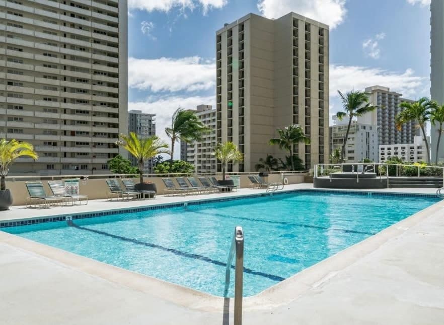 Condo in Honolulu · ★4.79 · 1 bedroom · 3 beds · 1 shared bath - Photo 1