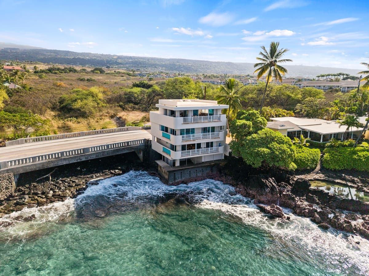 Home in Kailua-Kona · ★4.89 · 4 bedrooms · 4 beds · 4 baths - Photo 2