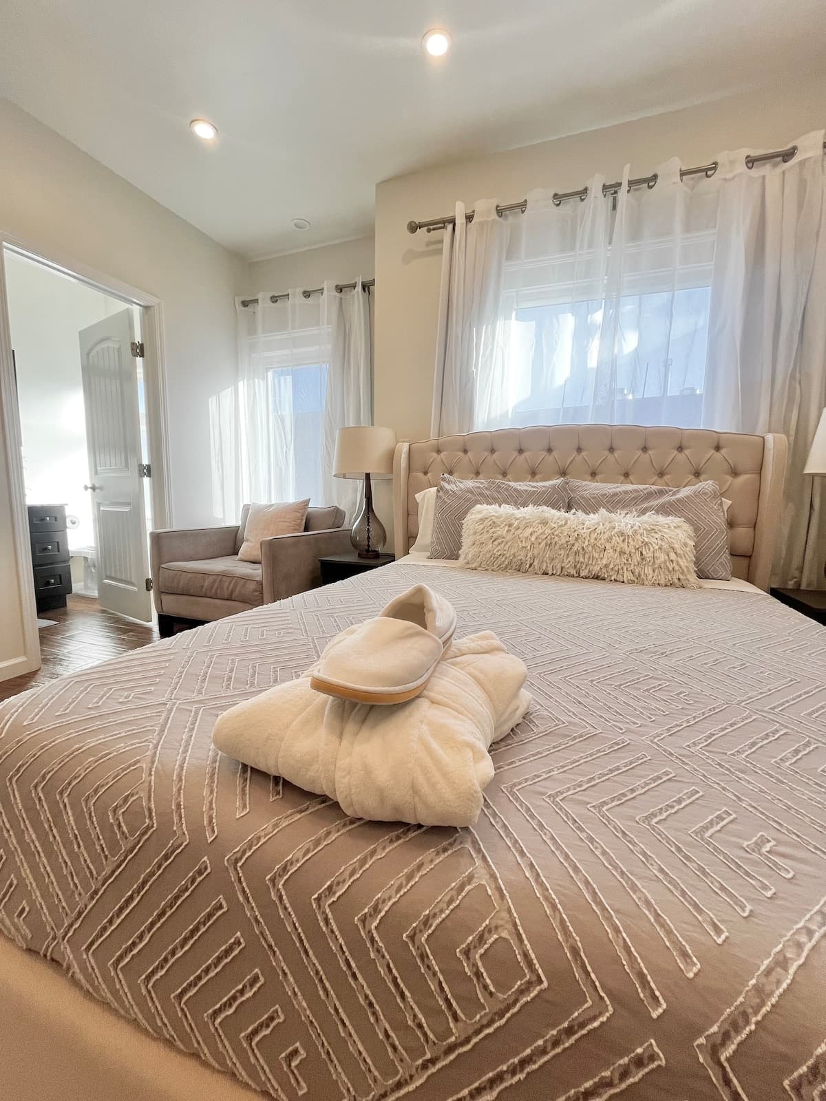 Charming Home Steps from Lake Merritt & SF Access - Photo 3