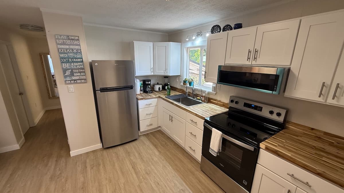 Home in Paia · ★4.68 · 2 bedrooms · 2 beds · 1 bath - Photo 3