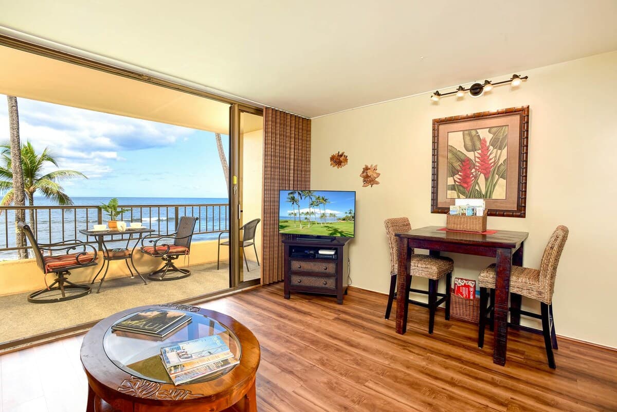 Condo in Kihei · ★4.9 · 1 bedroom · 2 beds · 1 shared bath - Photo 2