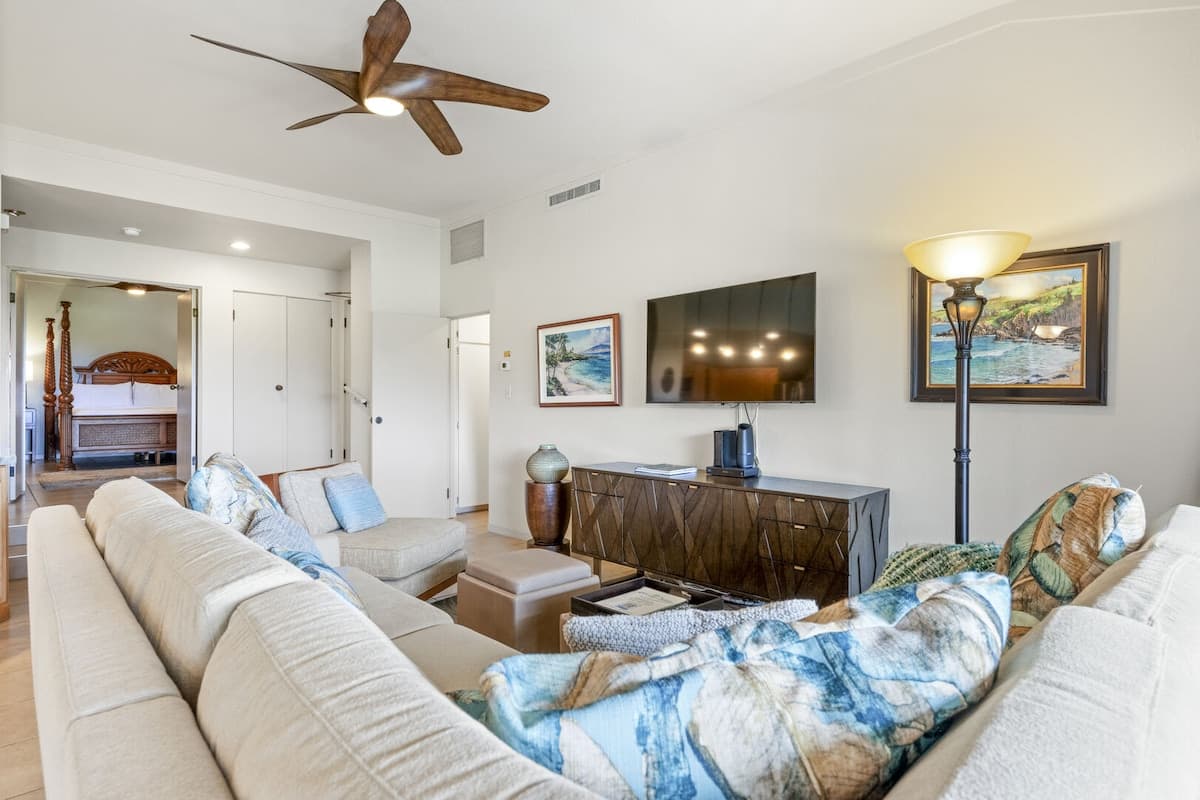 Condo in Lahaina · ★5.0 · 1 bedroom · 2 beds · 2 baths - Photo 5