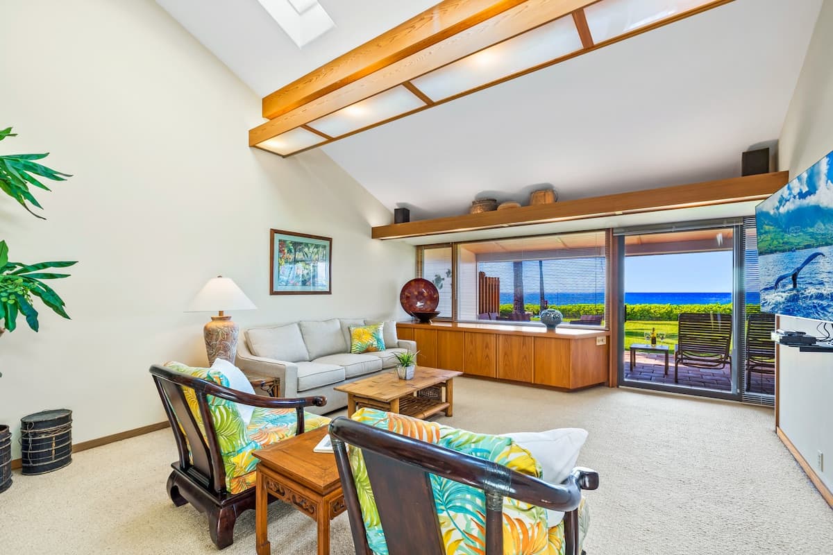 Townhouse in Lahaina · ★5.0 · 2 bedrooms · 3 beds · 2 baths - Photo 5