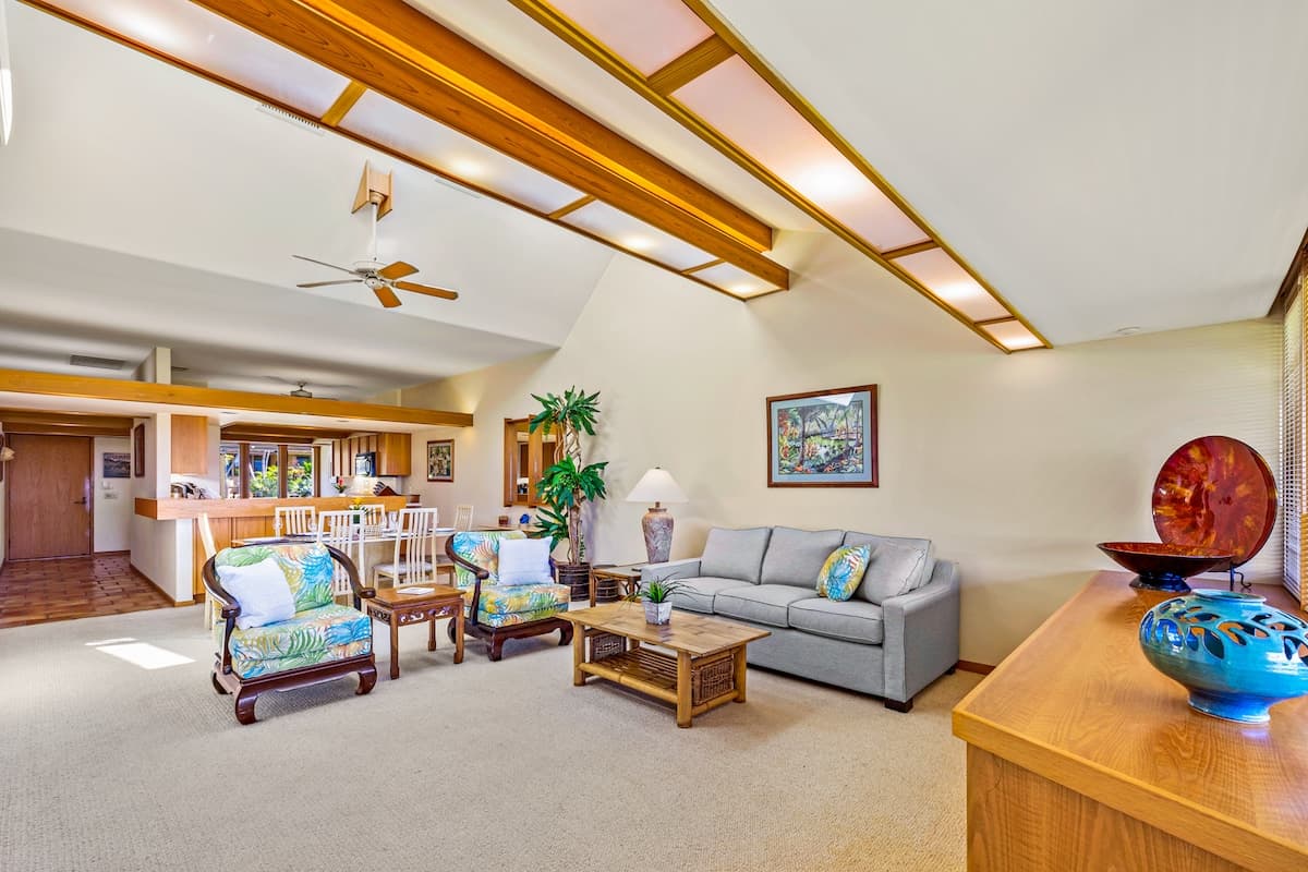 Townhouse in Lahaina · ★5.0 · 2 bedrooms · 3 beds · 2 baths - Photo 2