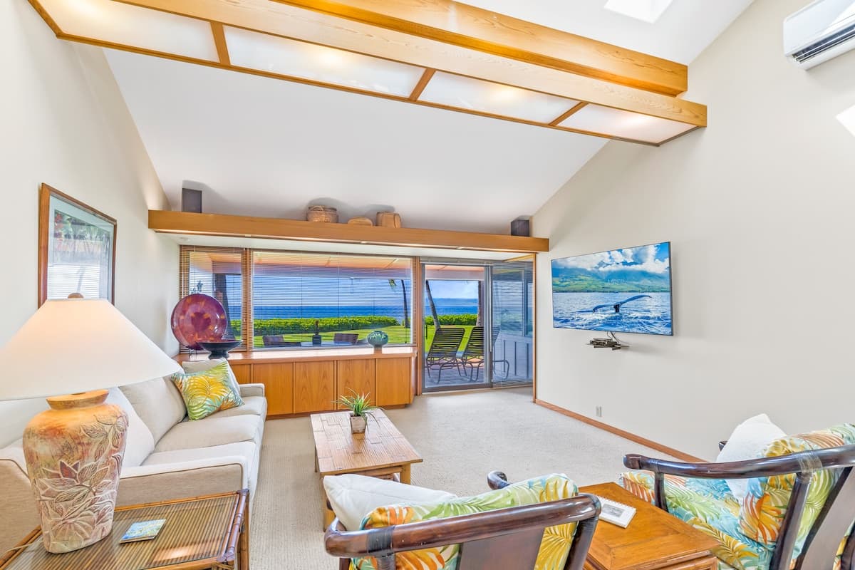 Townhouse in Lahaina · ★5.0 · 2 bedrooms · 3 beds · 2 baths - Photo 4