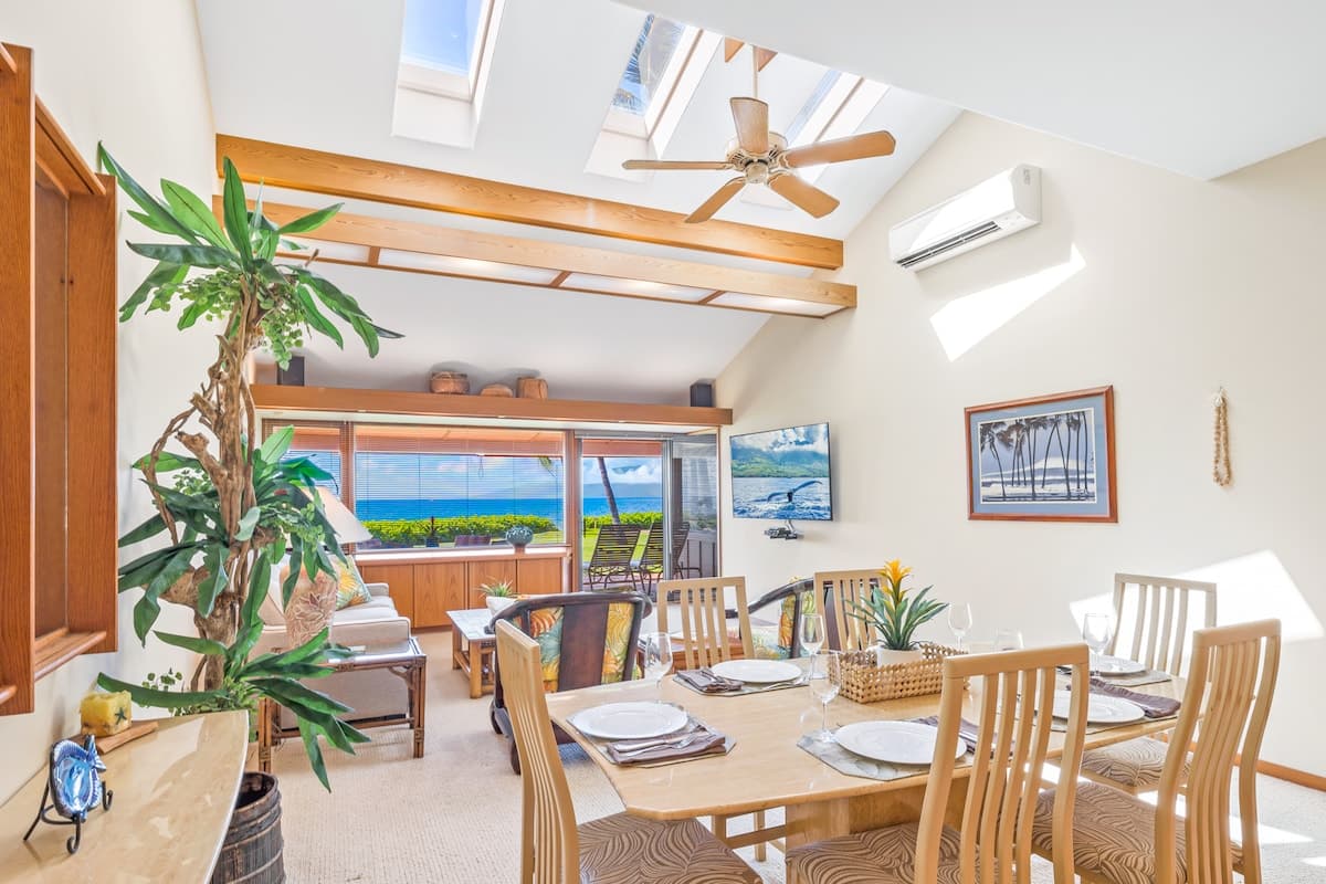 Townhouse in Lahaina · ★5.0 · 2 bedrooms · 3 beds · 2 baths - Photo 3