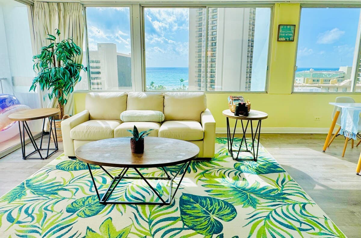 Condo in Honolulu · ★4.75 · 1 bedroom · 2 beds · 1 private bath - Photo 2