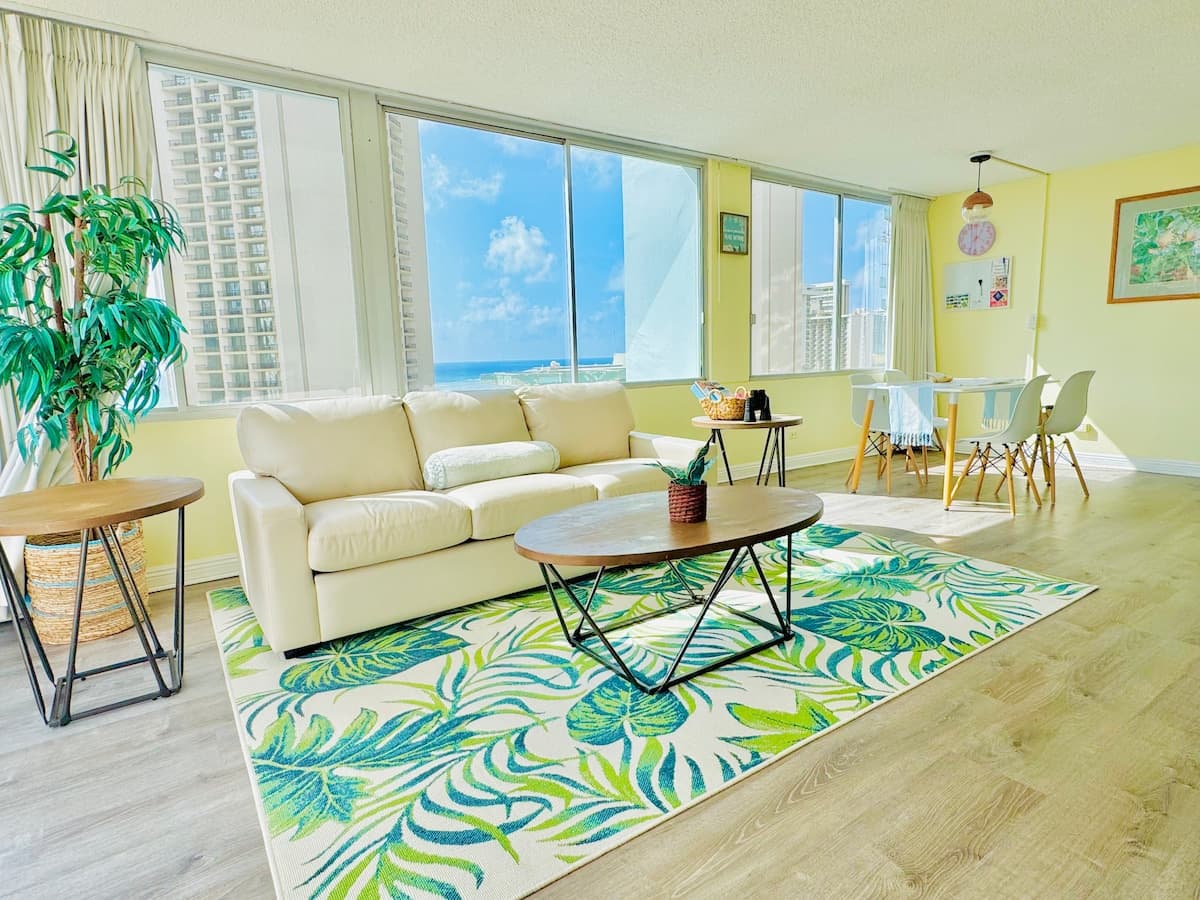 Condo in Honolulu · ★4.75 · 1 bedroom · 2 beds · 1 private bath - Photo 3