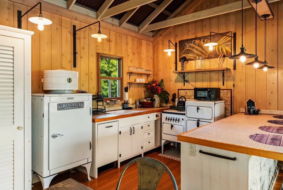 Home in Pahoa · ★4.94 · 2 bedrooms · 2 beds · 2 baths - Photo 4