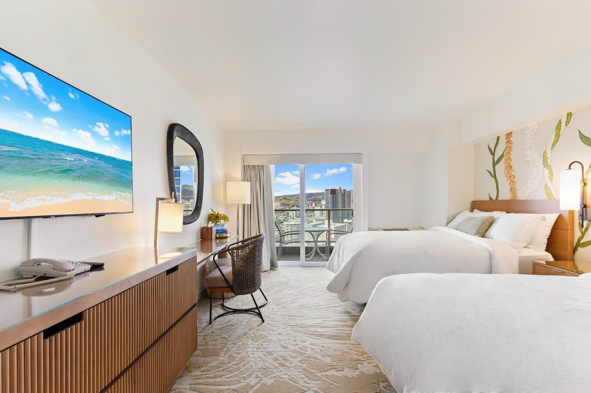 Condo in Honolulu · ★4.95 · Studio · 2 beds · 1 private bath - Photo 2