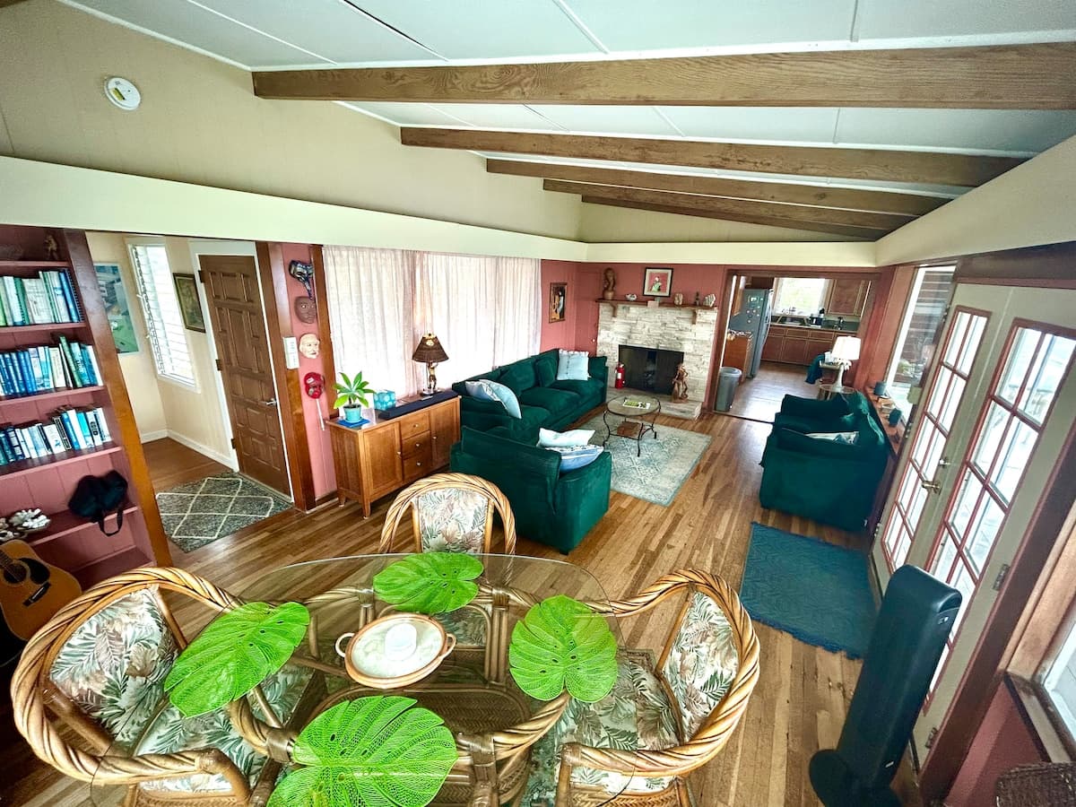 Home in Hilo · ★4.92 · 2 bedrooms · 3 beds · 1.5 baths - Photo 3