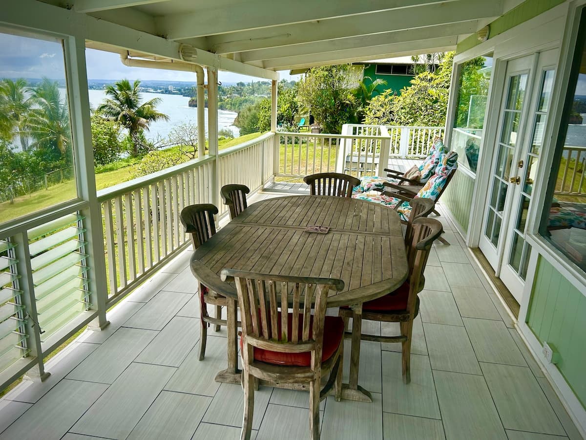 Home in Hilo · ★4.92 · 2 bedrooms · 3 beds · 1.5 baths - Photo 1