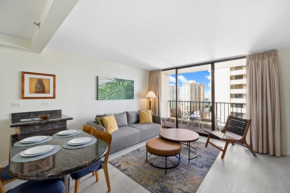 Condo in Honolulu · ★4.68 · 1 bedroom · 2 beds · 1 private bath - Photo 3