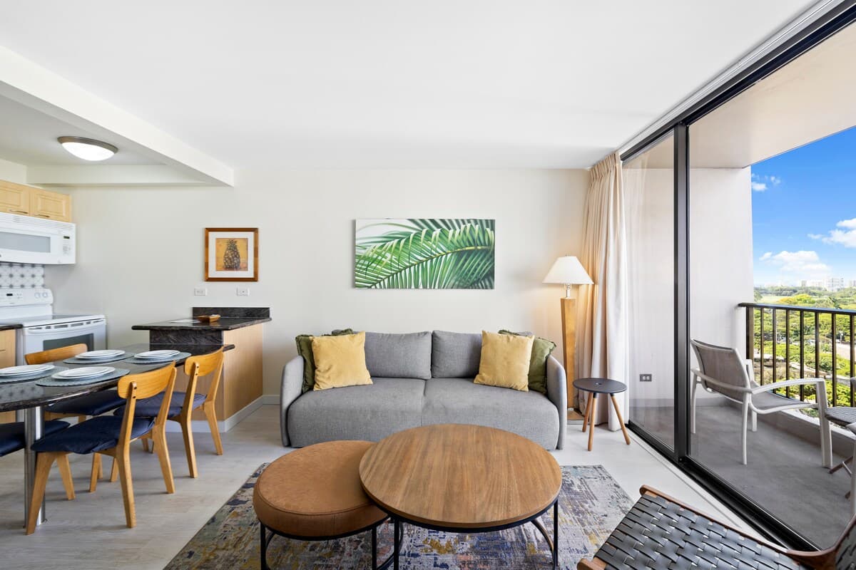 Condo in Honolulu · ★4.68 · 1 bedroom · 2 beds · 1 private bath - Photo 2