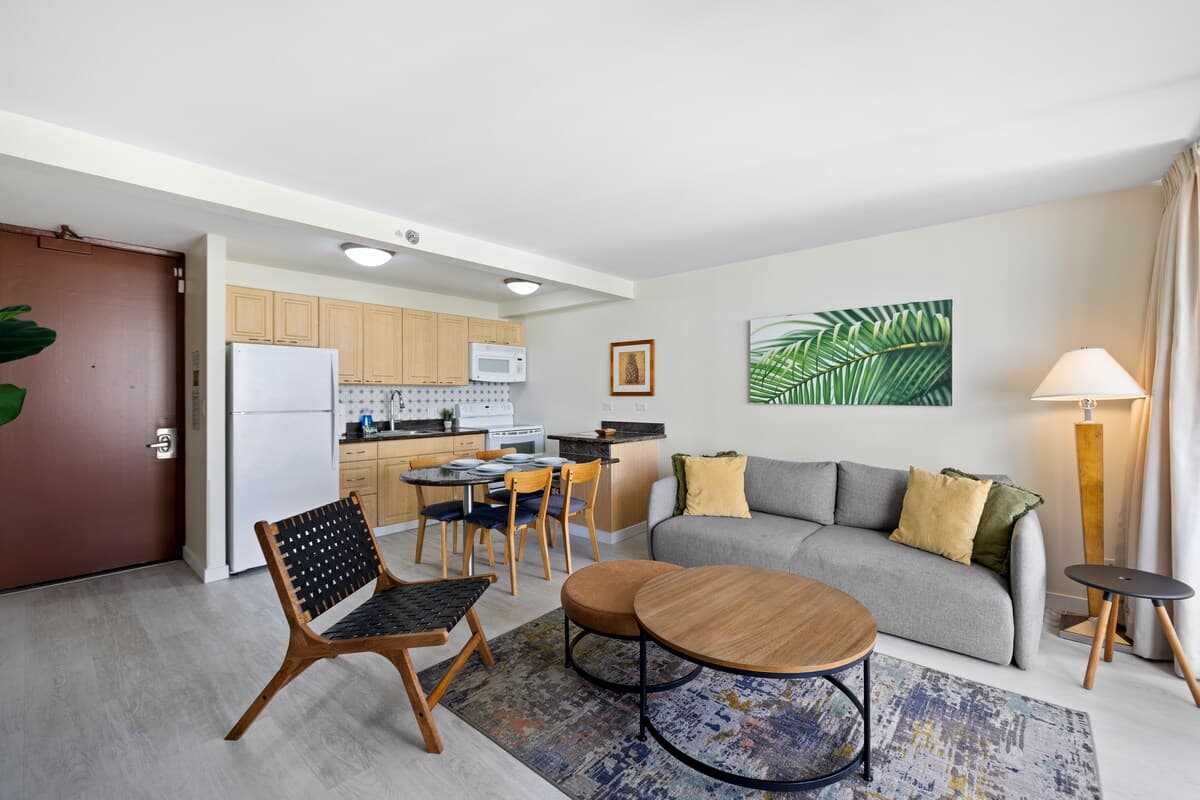 Condo in Honolulu · ★4.68 · 1 bedroom · 2 beds · 1 private bath - Photo 4