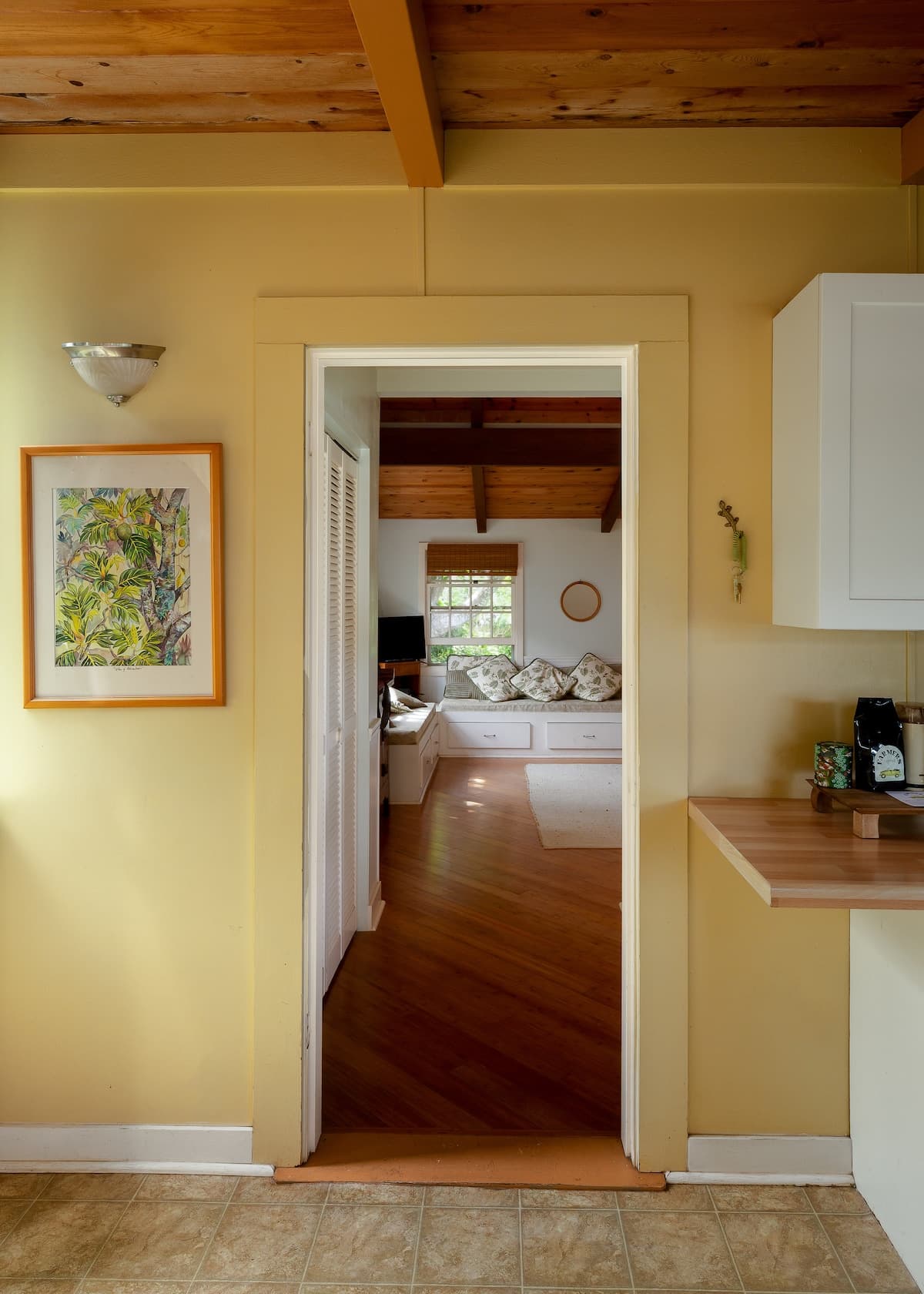 Private Garden Apartment in Historic Waimea Home - Photo 5