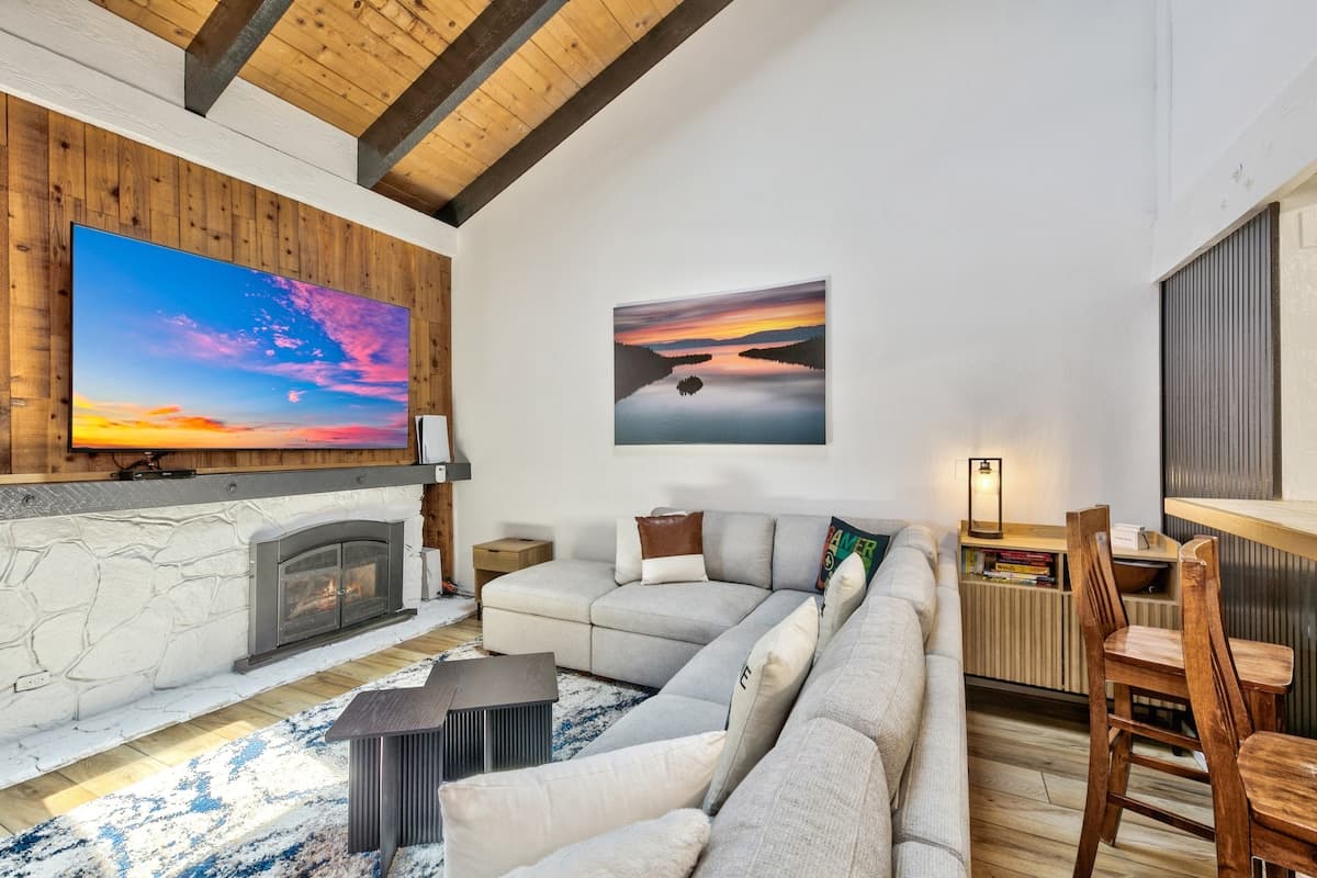 New 2024 Remodel, PS5, 85 TV, Beach Access - Photo 2
