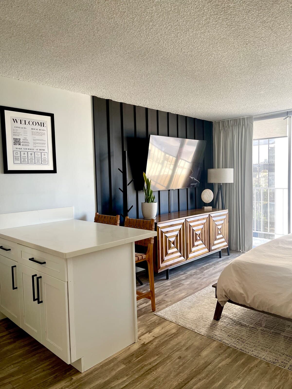 Condo in Honolulu · ★4.93 · 1 bedroom · 2 beds · 1 private bath - Photo 1