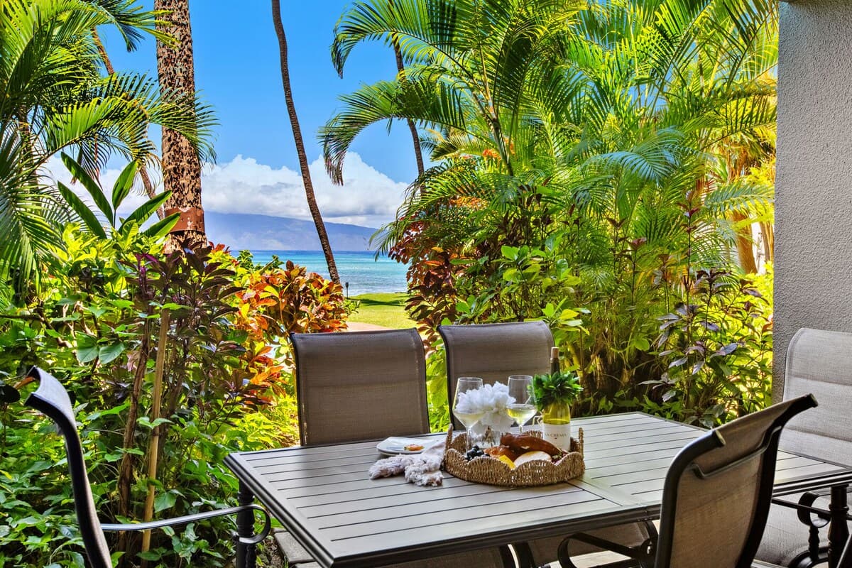 Condo in Lahaina · ★4.53 · 1 bedroom · 2 beds · 1 private bath - Photo 1