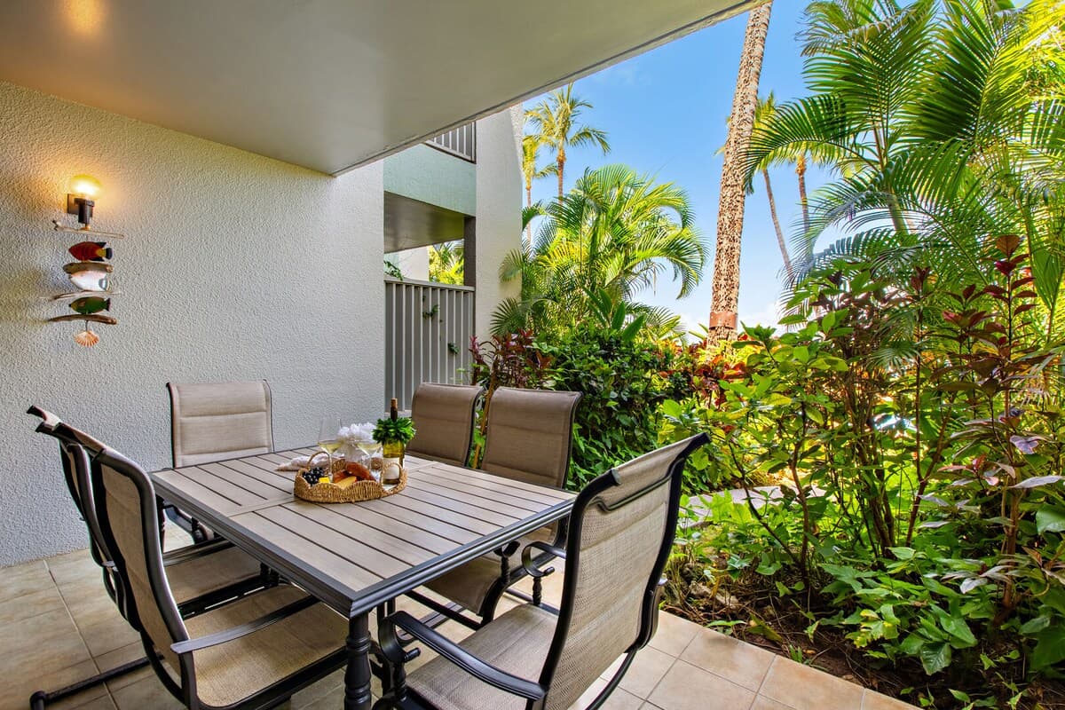 Condo in Lahaina · ★4.53 · 1 bedroom · 2 beds · 1 private bath - Photo 4