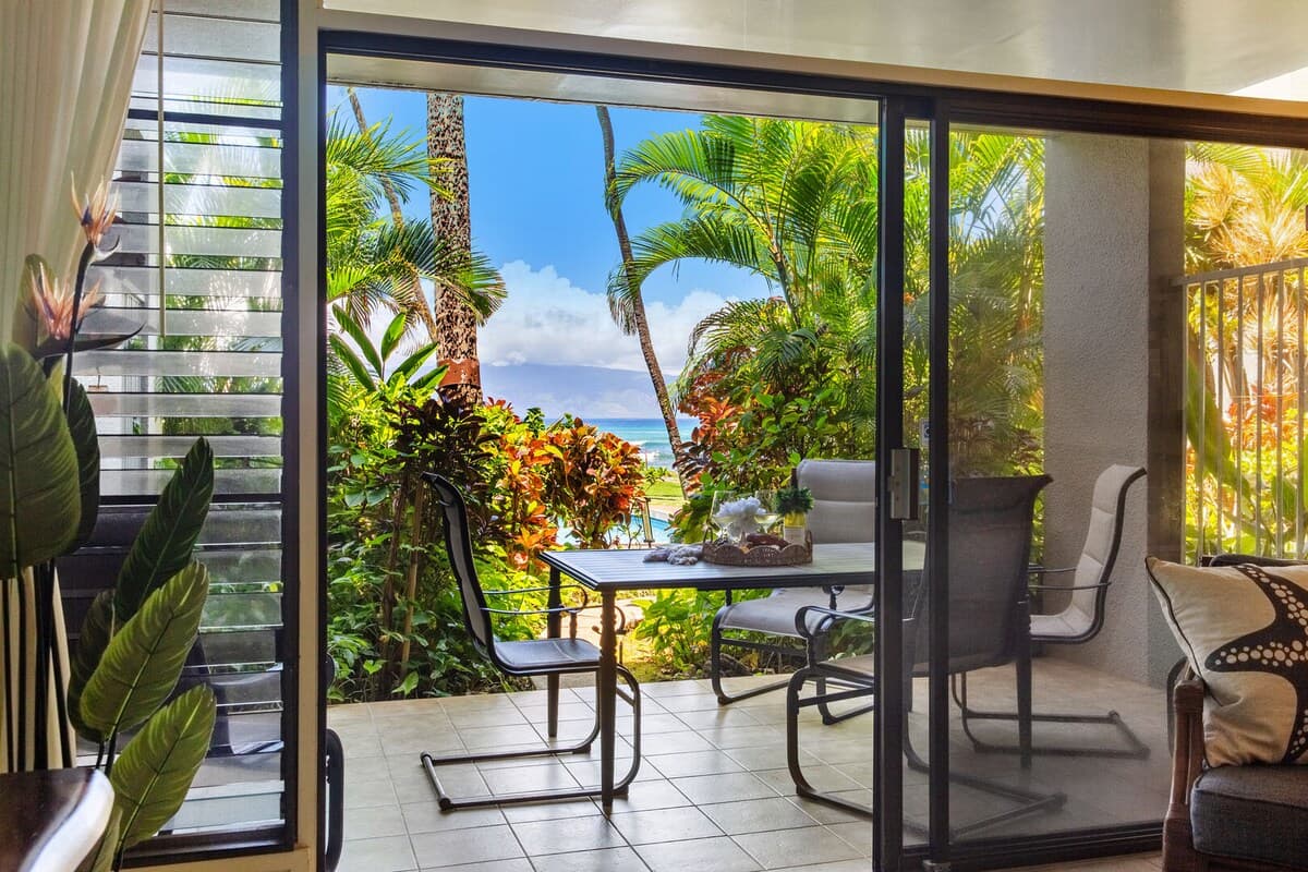 Condo in Lahaina · ★4.53 · 1 bedroom · 2 beds · 1 private bath - Photo 2