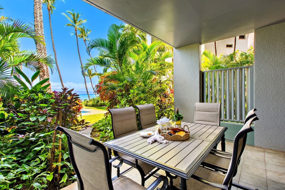 Condo in Lahaina · ★4.53 · 1 bedroom · 2 beds · 1 private bath - Photo 3