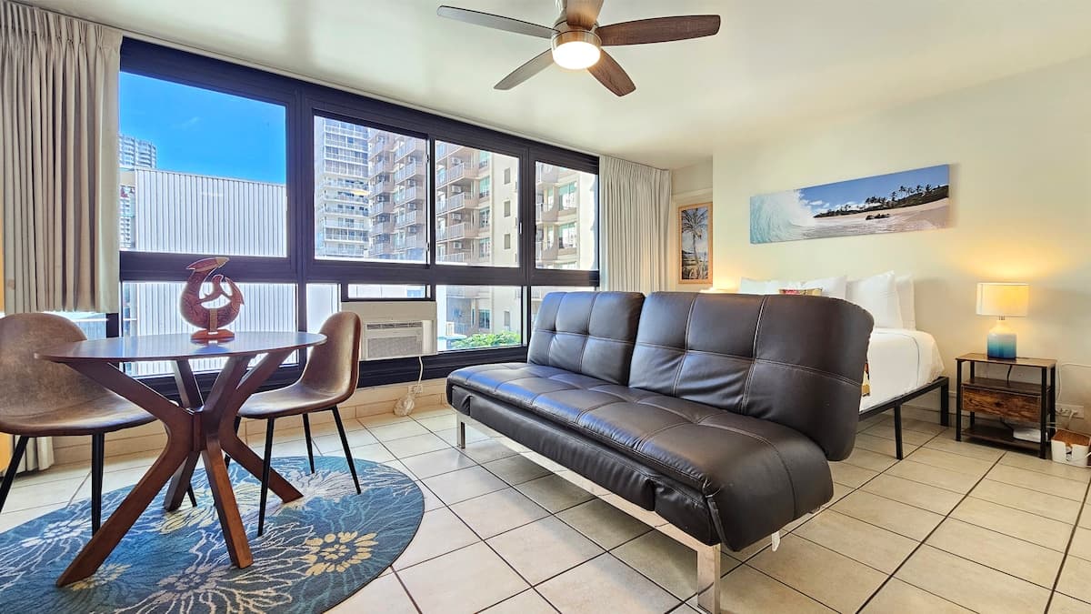 WG 422 at the Waikiki Grand Hotel® - Photo 3