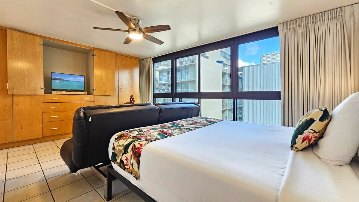 WG 422 at the Waikiki Grand Hotel® - Photo 1