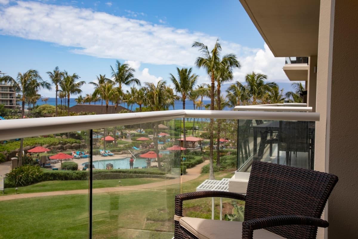 Condo in Lahaina · ★5.0 · 2 bedrooms · 4 beds · 2 baths - Photo 2