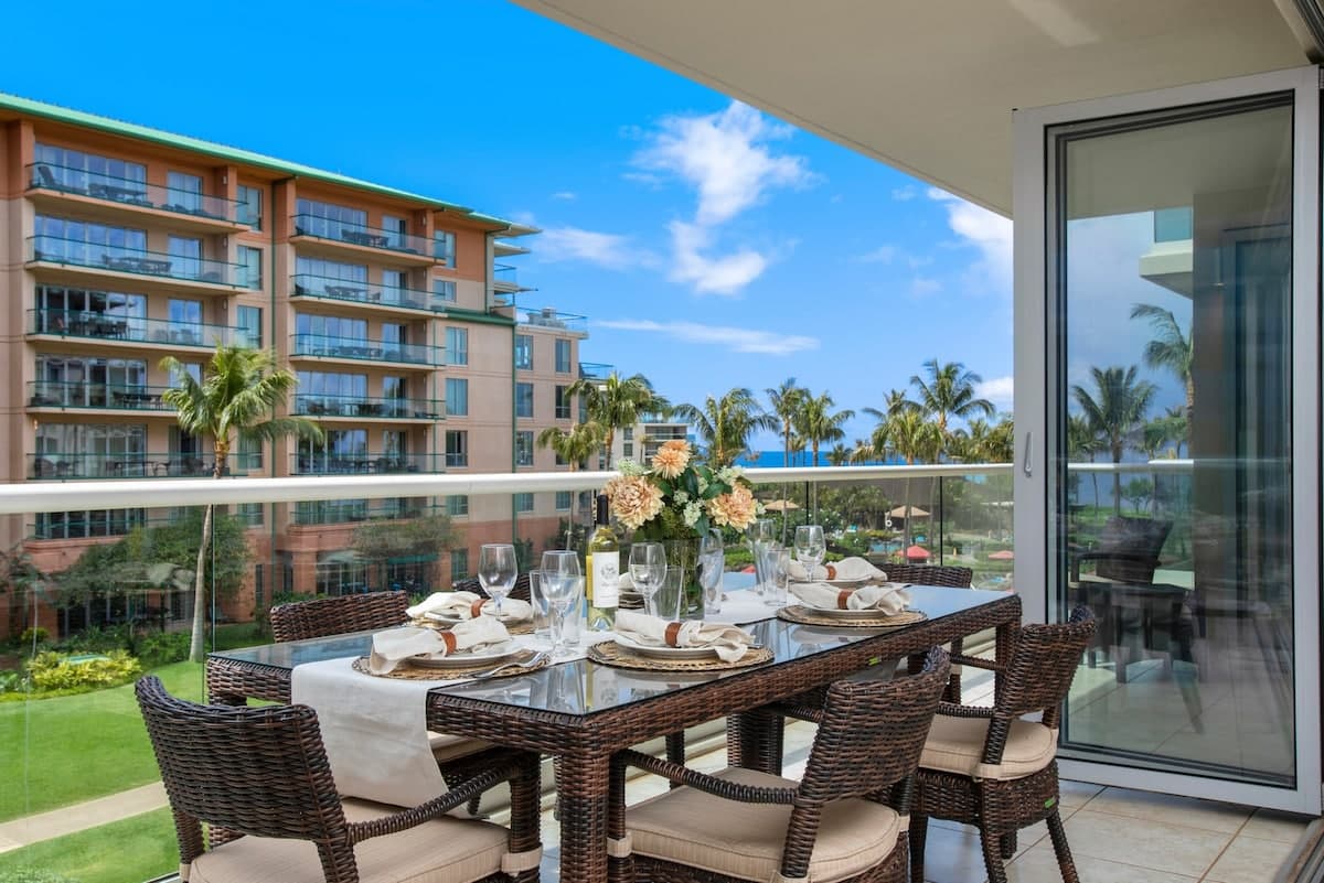 Condo in Lahaina · ★5.0 · 2 bedrooms · 4 beds · 2 baths - Photo 4