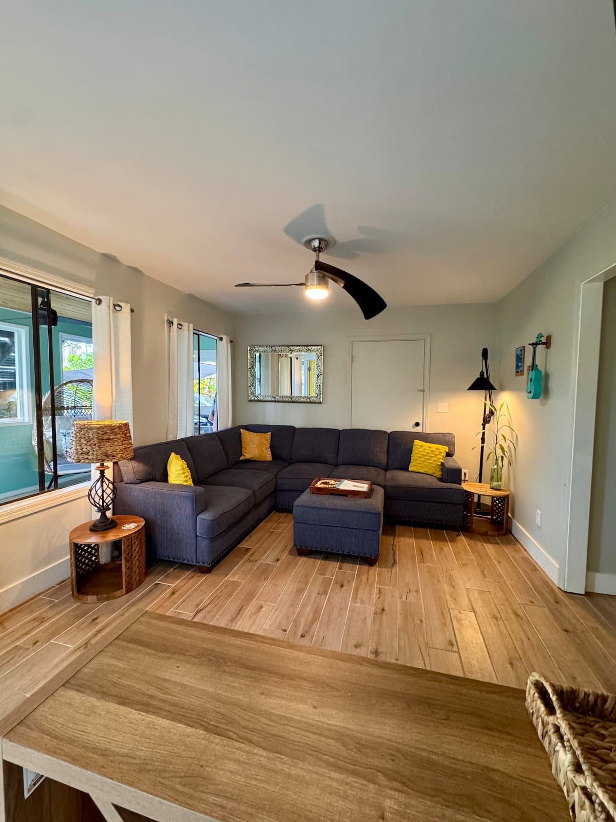 Home in Kailua-Kona · ★5.0 · 2 bedrooms · 2 beds · 1 bath - Photo 2