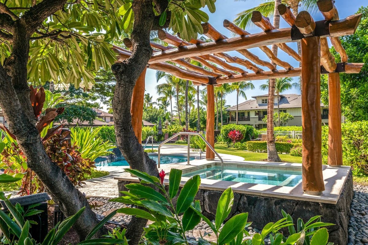 Condo in Waimea · ★4.88 · 2 bedrooms · 3 beds · 2 shared baths - Photo 3