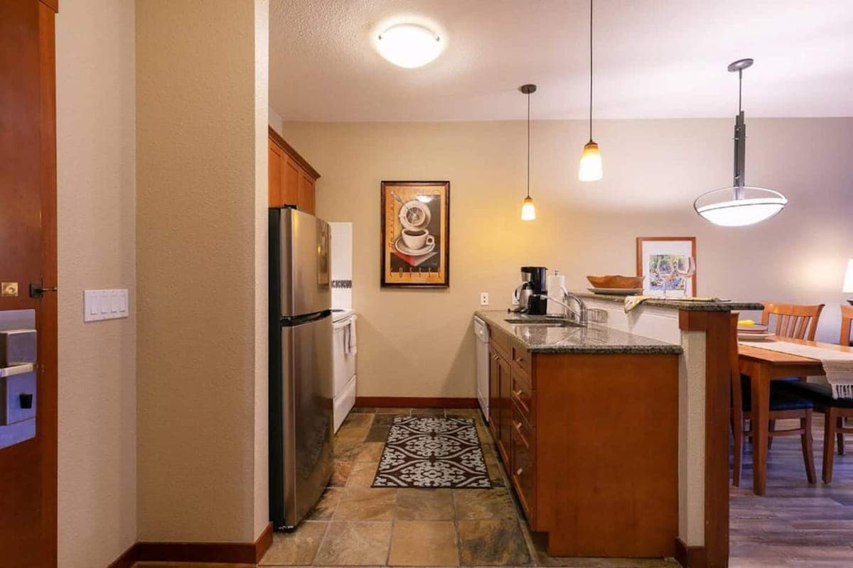 Ski-In/Ski-Out Condo, Alpine Views & Hot Tub - Photo 4