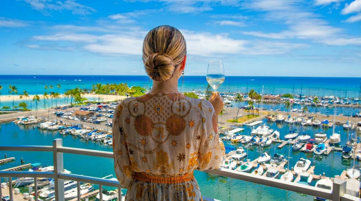 Ocean views at Ilikai Marina. Parking included! - Photo 3