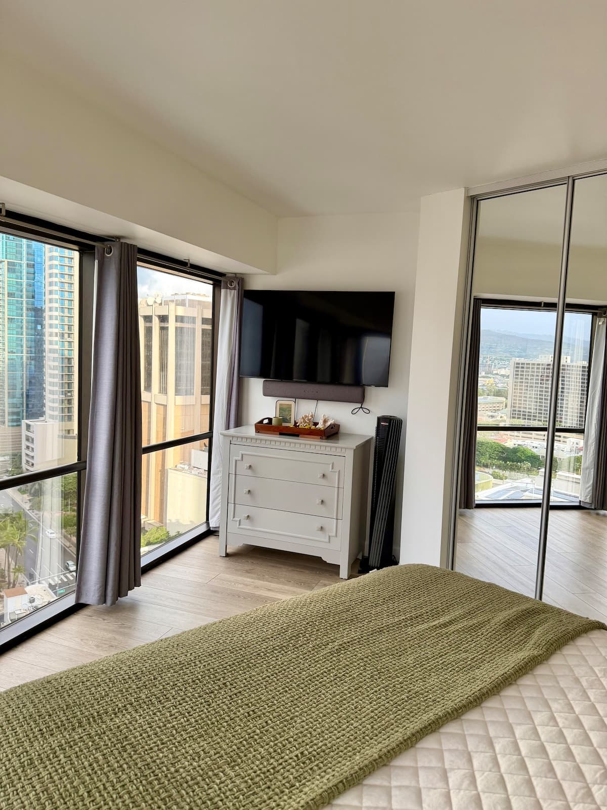 Condo in Honolulu · ★4.98 · 1 bedroom · 2 beds · 1 shared bath - Photo 3