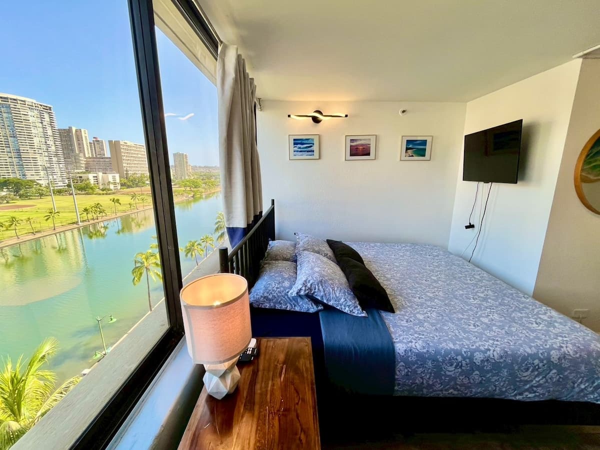 Condo in Honolulu · ★4.66 · 1 bedroom · 1 bed · 1 private bath - Photo 1
