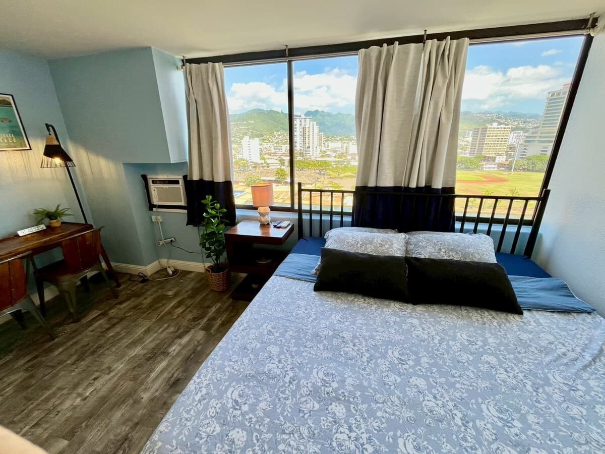 Condo in Honolulu · ★4.66 · 1 bedroom · 1 bed · 1 private bath - Photo 5