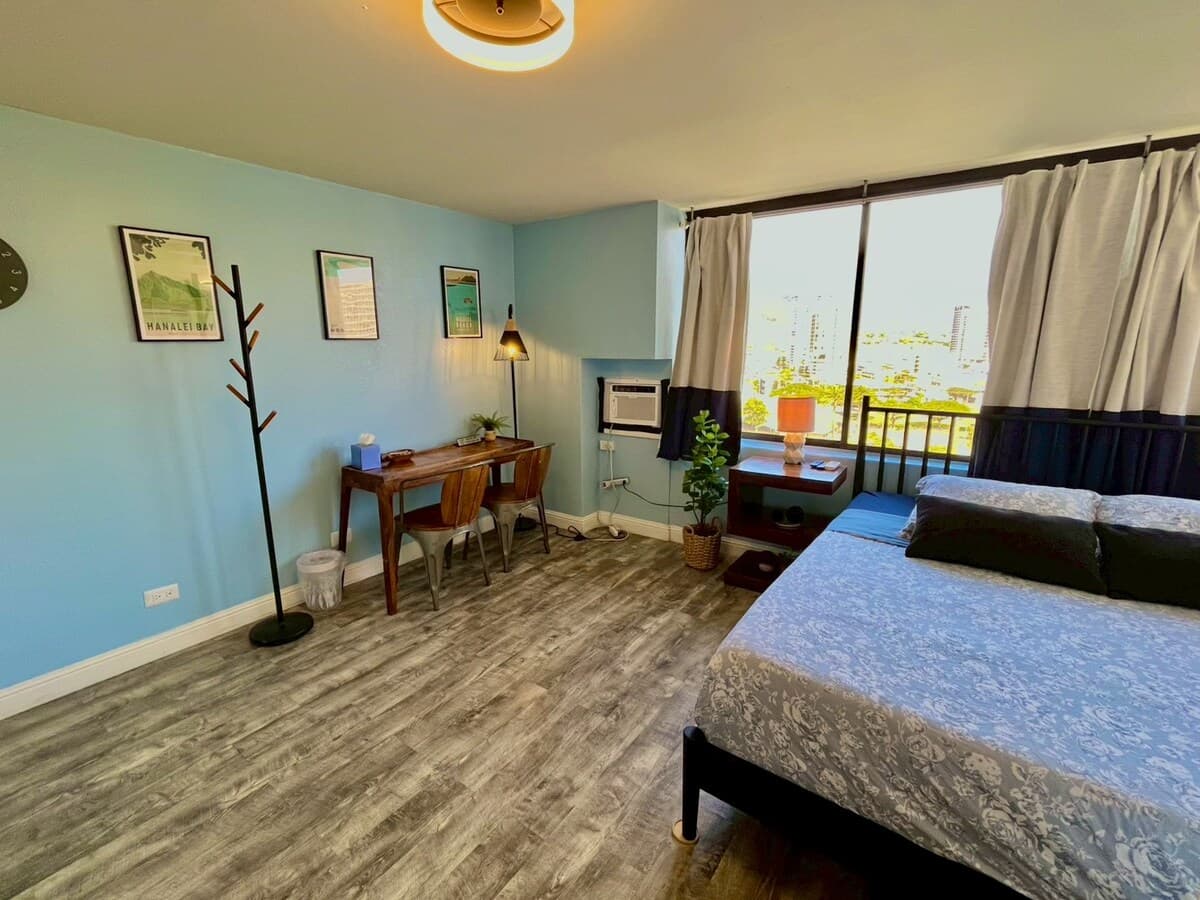 Condo in Honolulu · ★4.81 · 1 bedroom · 1 bed · 1 private bath - Photo 4