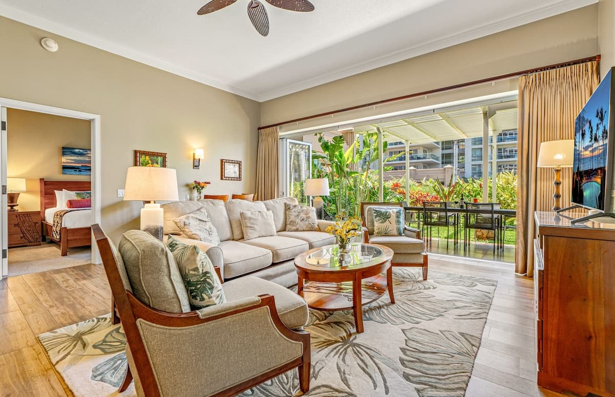 Condo in Lahaina · ★5.0 · 2 bedrooms · 3 beds · 2 baths - Photo 3