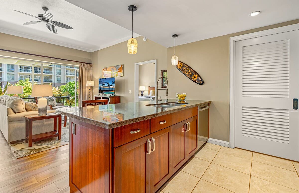 Condo in Lahaina · ★5.0 · 2 bedrooms · 3 beds · 2 baths - Photo 4